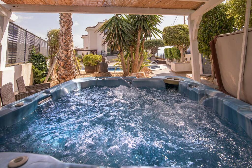 Villa Moderna Con Piscina Кампелло Экстерьер фото